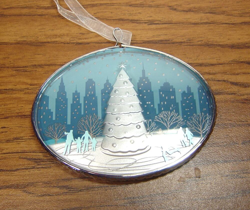 HALLMARK ORNAMENT-CHRISTMAS IN THE CITY-2014-NO BOX